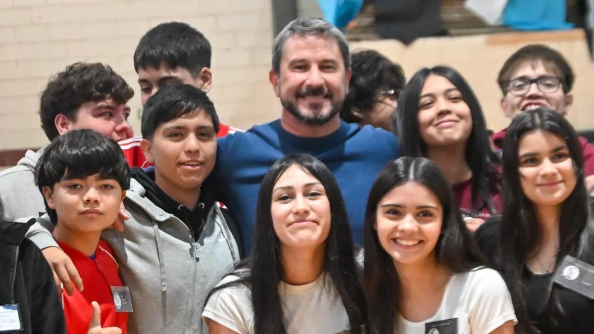 Merino presentó Educar para la Democracia 2026 los jóvenes practican cómo votar antes de elegir