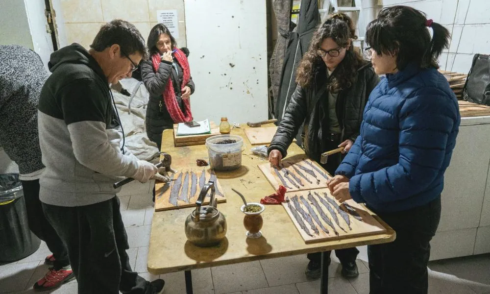 Taller de curtido de piel de pescado
