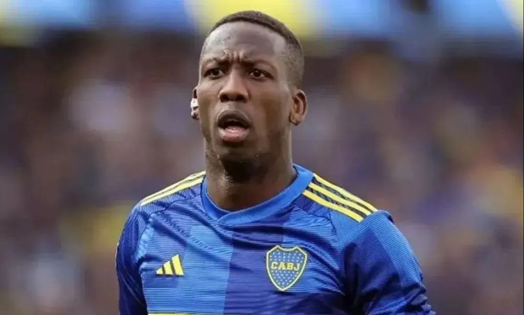 Luis Advíncula podría dejar el club en este mercado