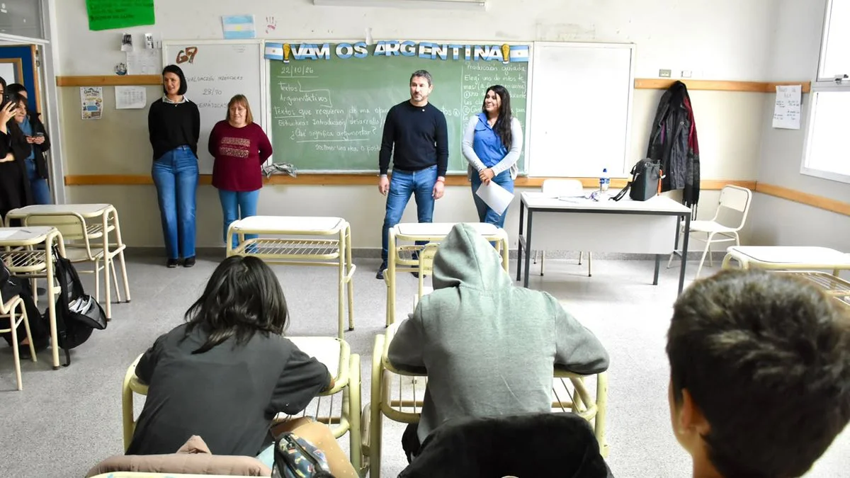 Coordinan mejoras en la Escuela N°720 de Trelew