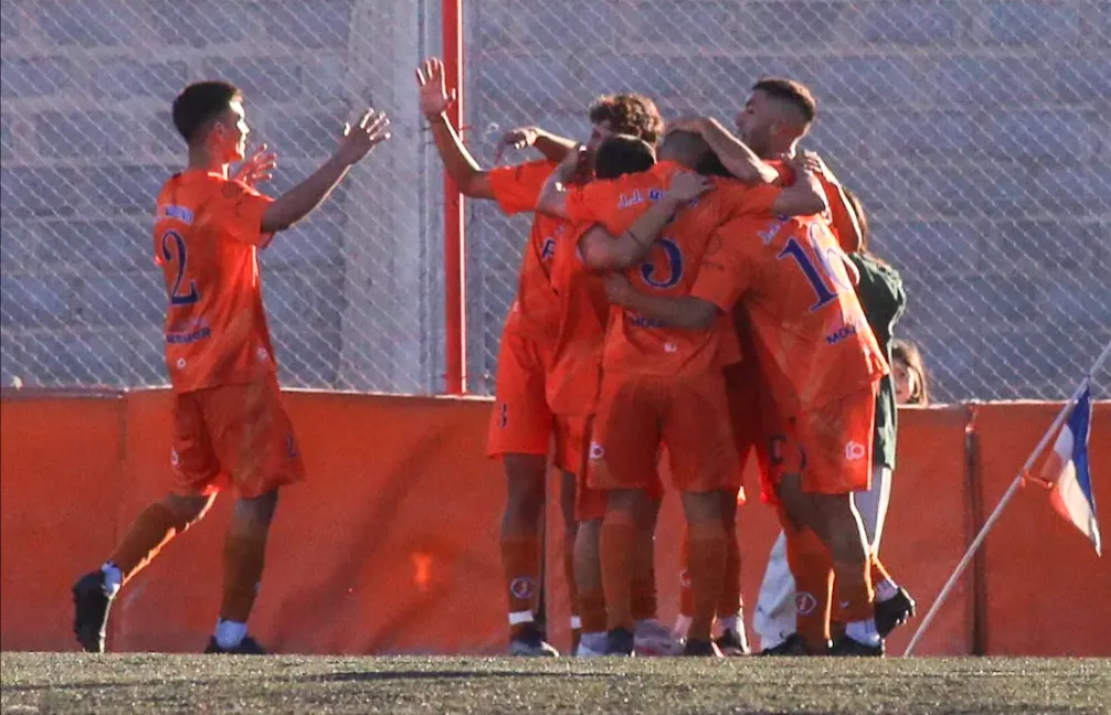 J.J. Moreno goleó 6-0 a Defensores del Parque