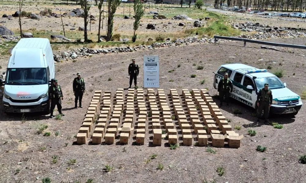 Incautan más de 250 cajas de pirotecnica de contrabando