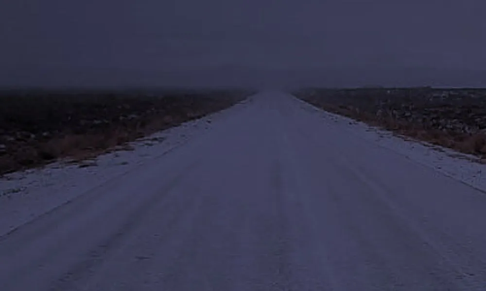 Ruta con nieve foto ilustrativa