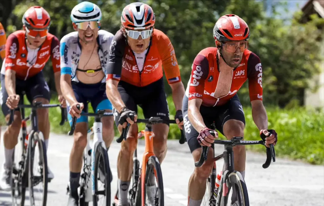 El ciclista argentino completó otra exigente jornada en el Tour de Francia