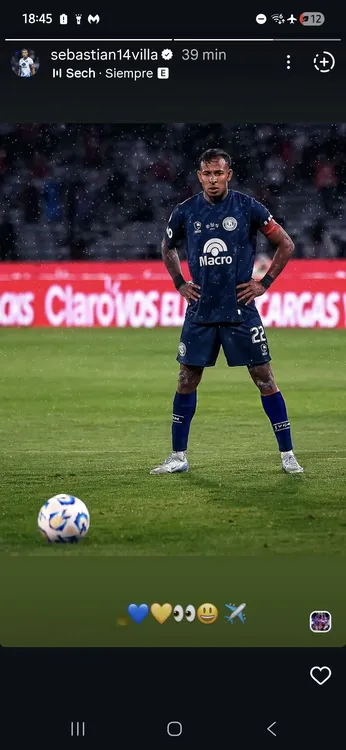 El delantero colombiano publicó una imagen con referencias a los colores xeneizes.