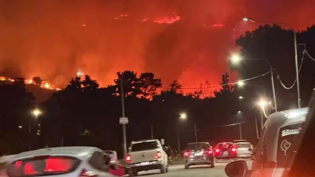ALERTA POR UN INCENDIO FORESTAL EN EL CERRO DE LA CRUZ