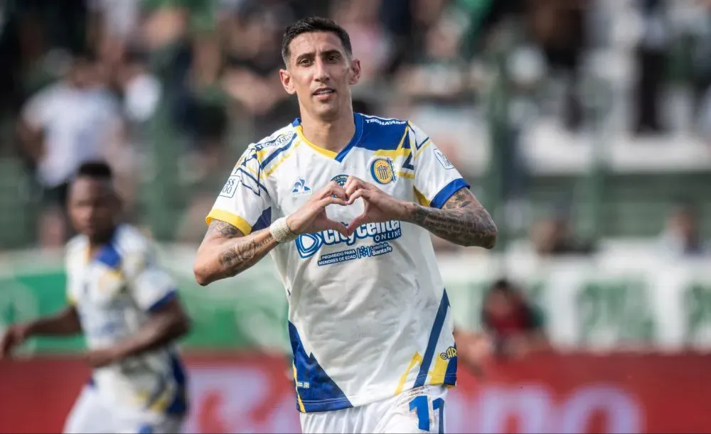 El partido entre Sarmiento de Junín y Rosario Central terminó en escándalo