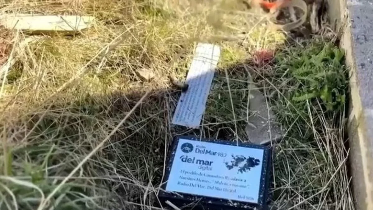 La placa de Radio del Mar fue vandalizada
