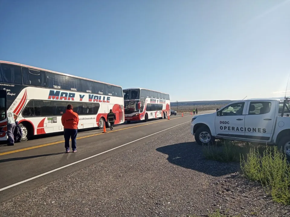 Trasbordo de gente en la ruta 1