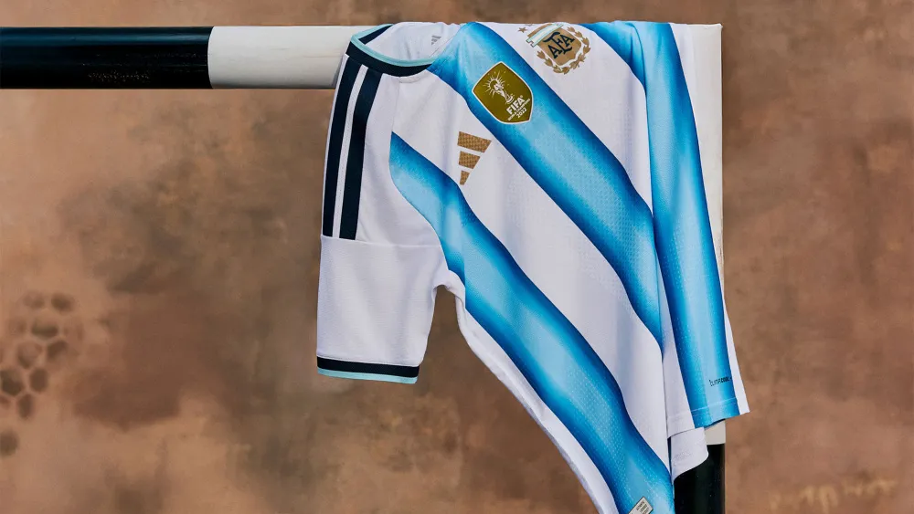 La Selección Argentina estrenó su nueva camiseta titular rumbo al Mundial 2026. 2
