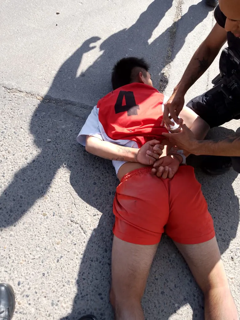 Atrapan ladrón en Trelew policía 1