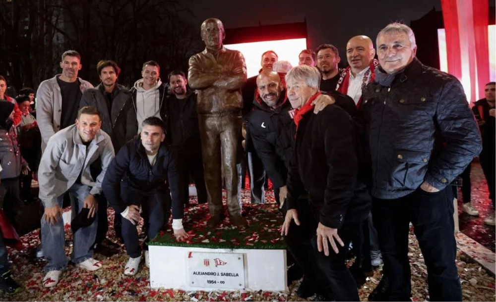 La figura de Alejandro Sabella ya ocupa un lugar permanente en el estadio UNO.
