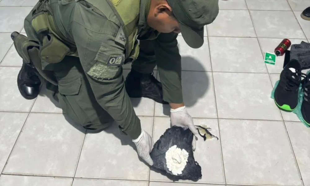 Detuvieron a un pasajero con cocaína oculta en una zapatilla durante un control en Chaco