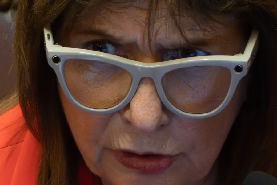 BULLRICH CON LENTES RAY BAN INTELIGENTES