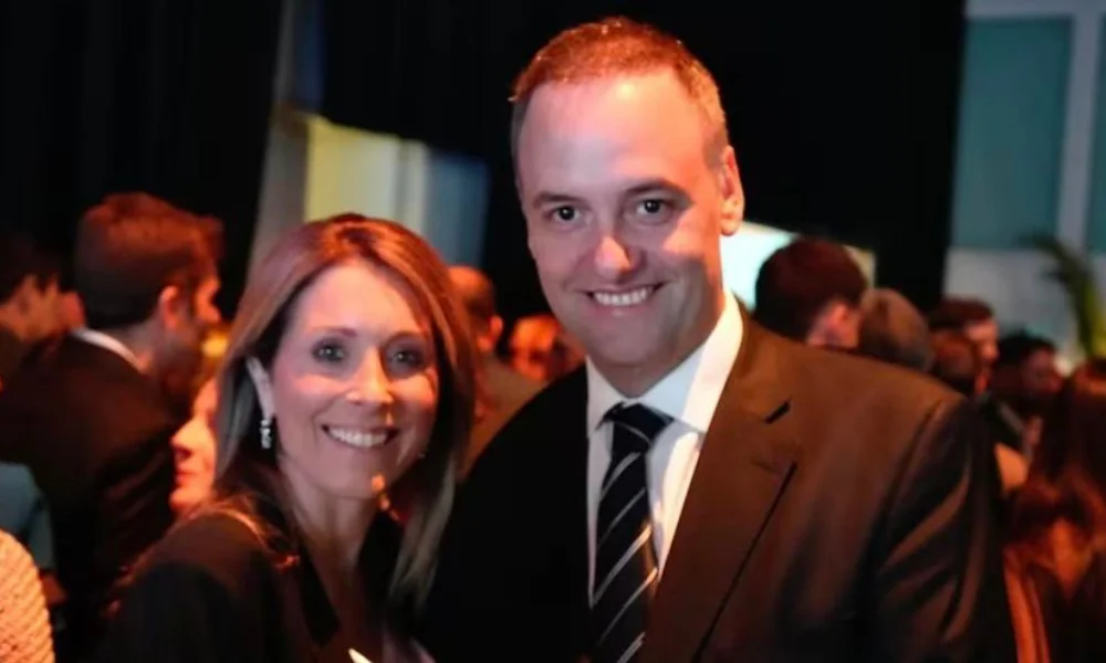 La investigación judicial no empezó por el funcionario, sino por una firma.