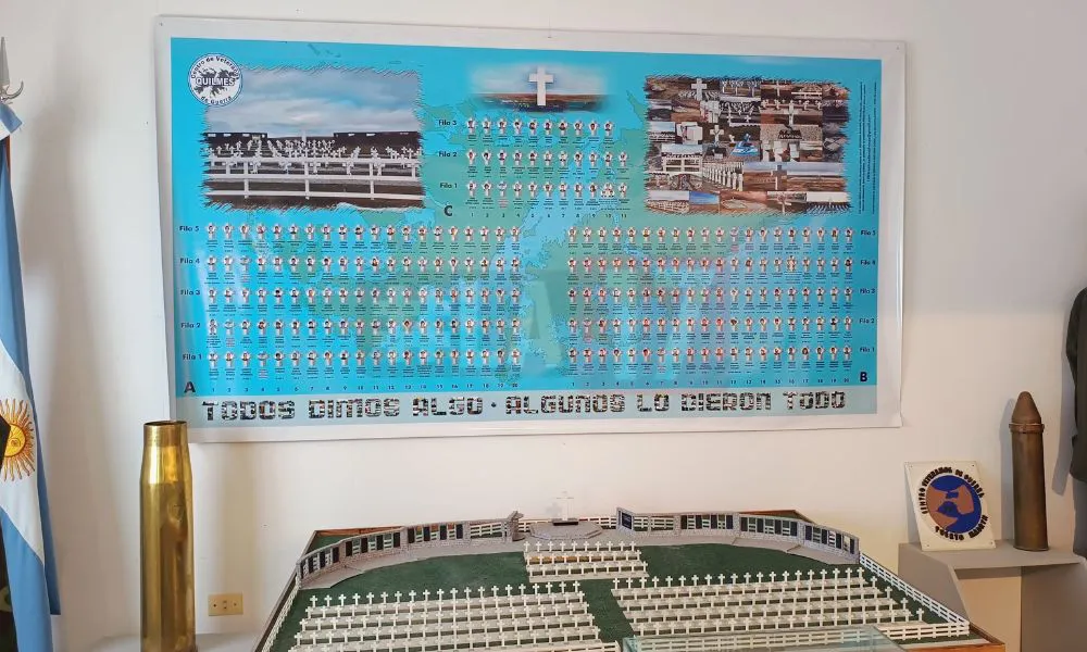 La17 en el Museo de Malvinas en del Centro de Veteranos Madryn 08