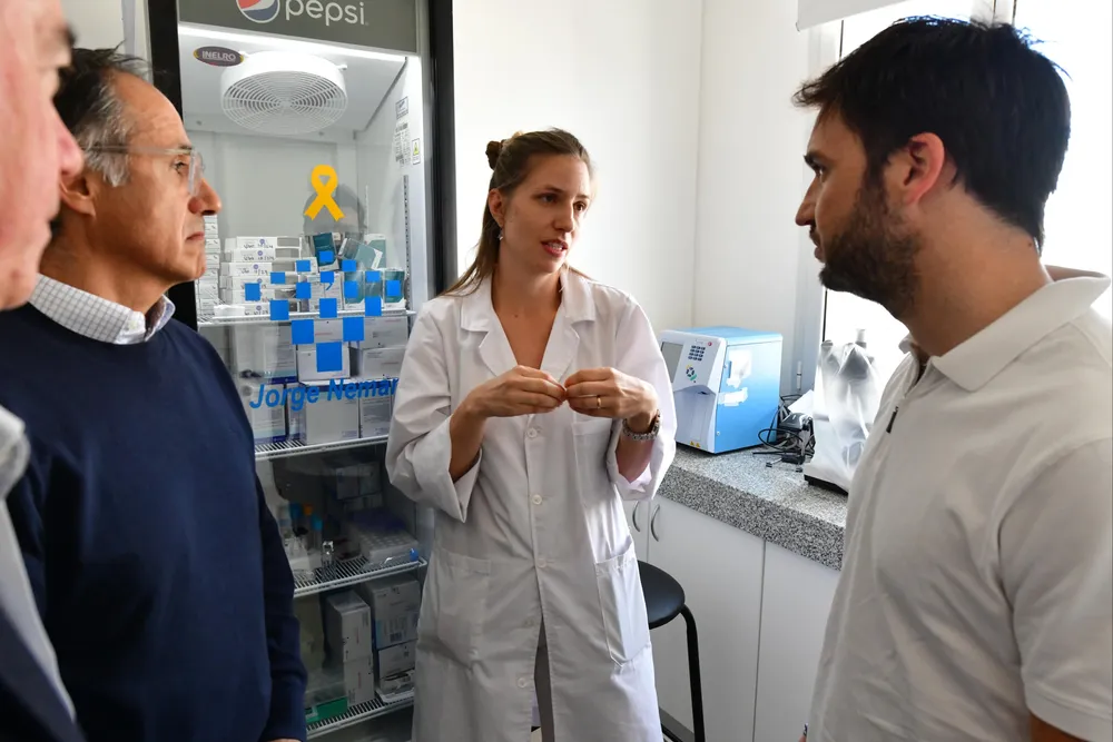 Entrega de material para hospital de Comodoro