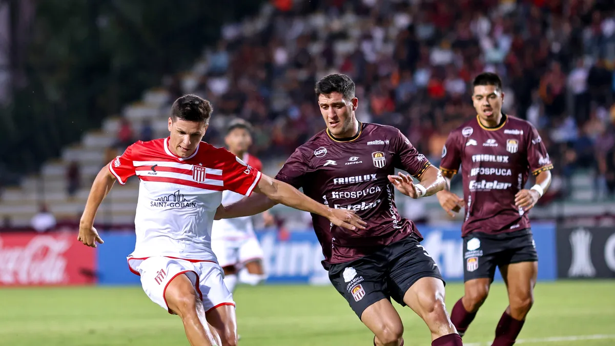 El Pincha recibe a Carabobo y necesita ganar para seguir con vida en la Libertadores. Una noche decisiva en La Plata.