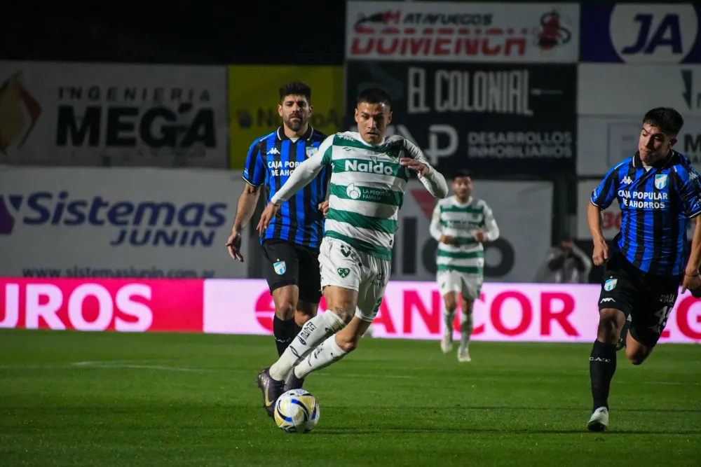 Sarmiento y Atlético Tucumán empataron 2-2 en Junín.