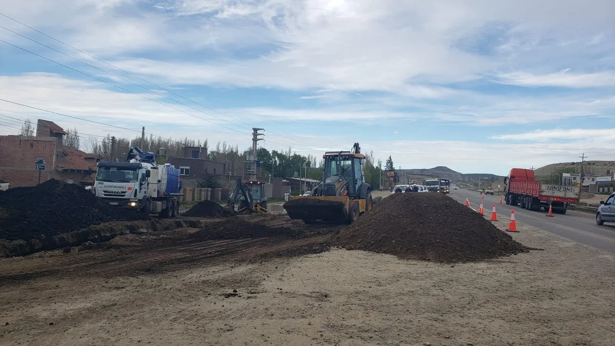 Supervisan remoción de suelo por derrame en Comodoro