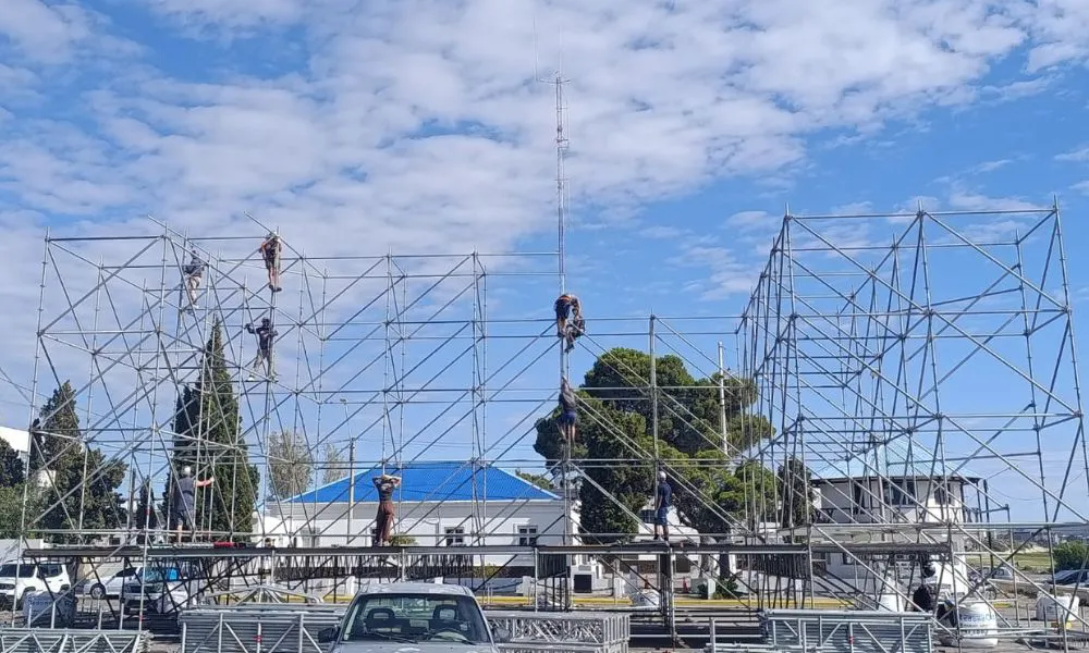 Escenario para los shows en Madryn