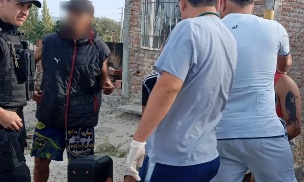 Disturbios y apuñalado en Gaiman