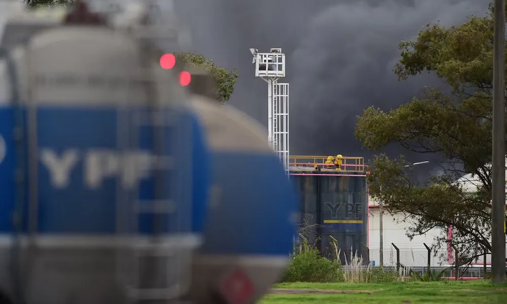 Incendio en refineria de YPF